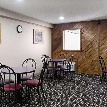 Super 8 By Wyndham Dyersville Экстерьер фото