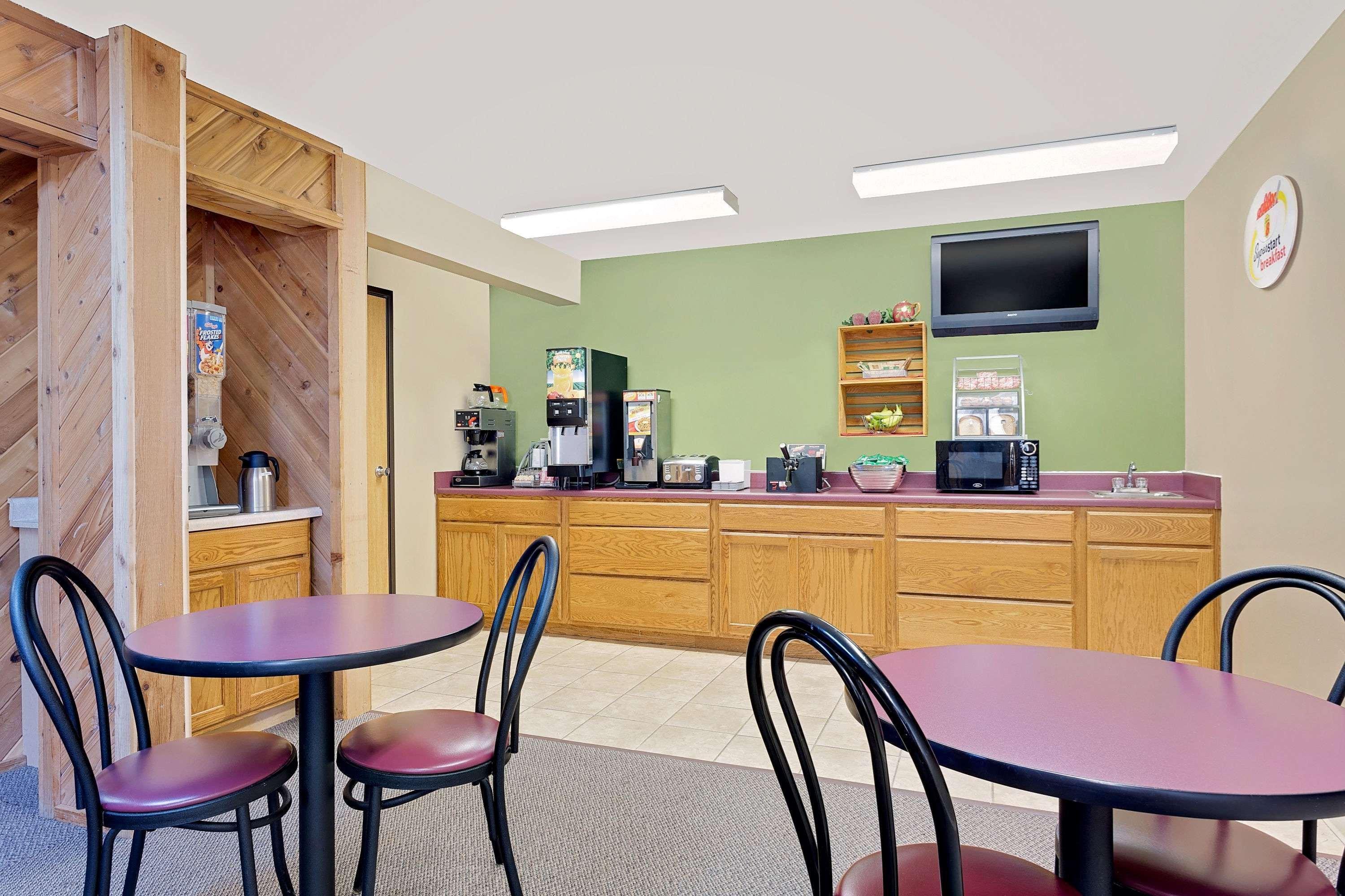 Super 8 By Wyndham Dyersville Экстерьер фото
