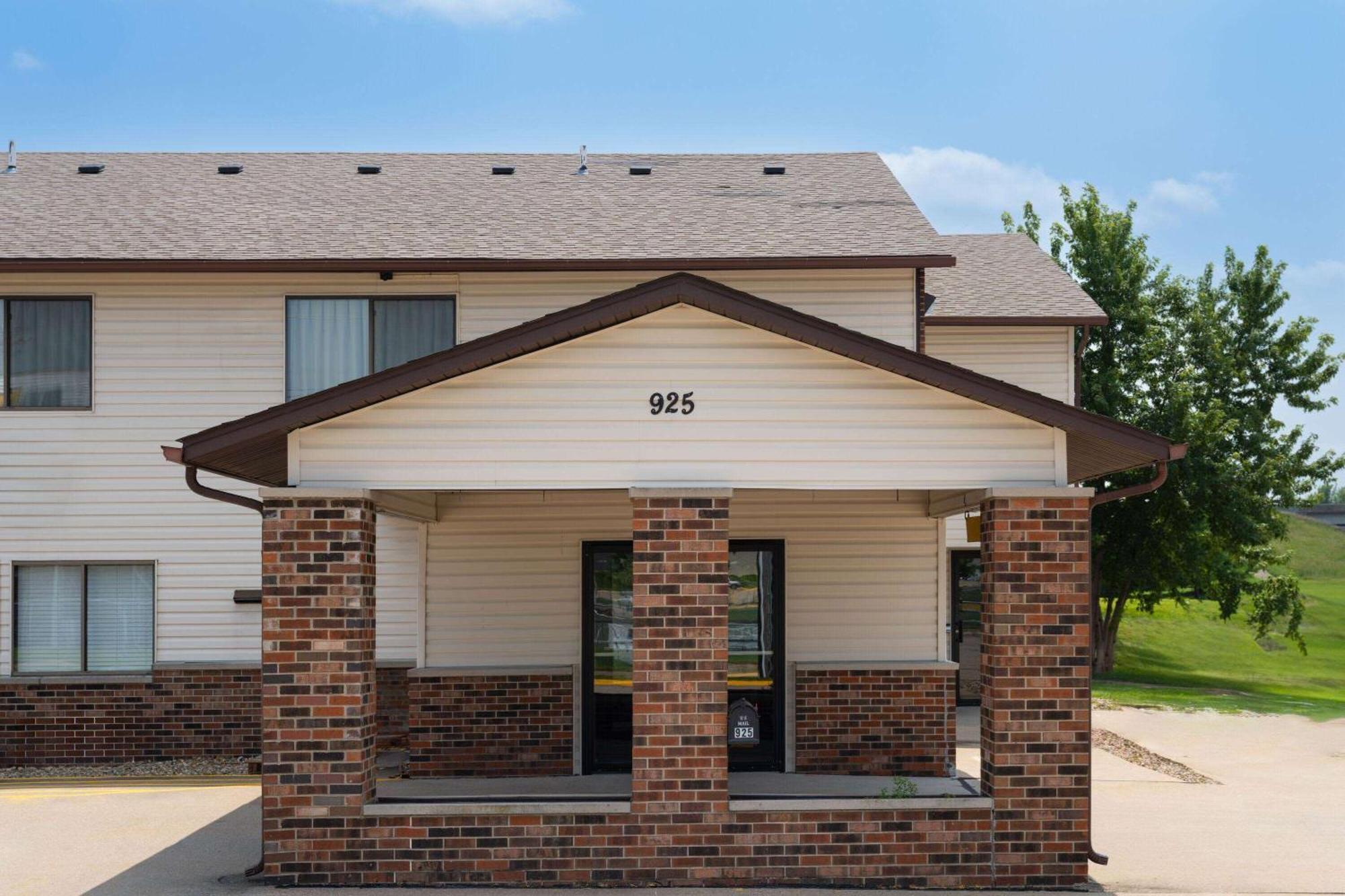 Super 8 By Wyndham Dyersville Экстерьер фото