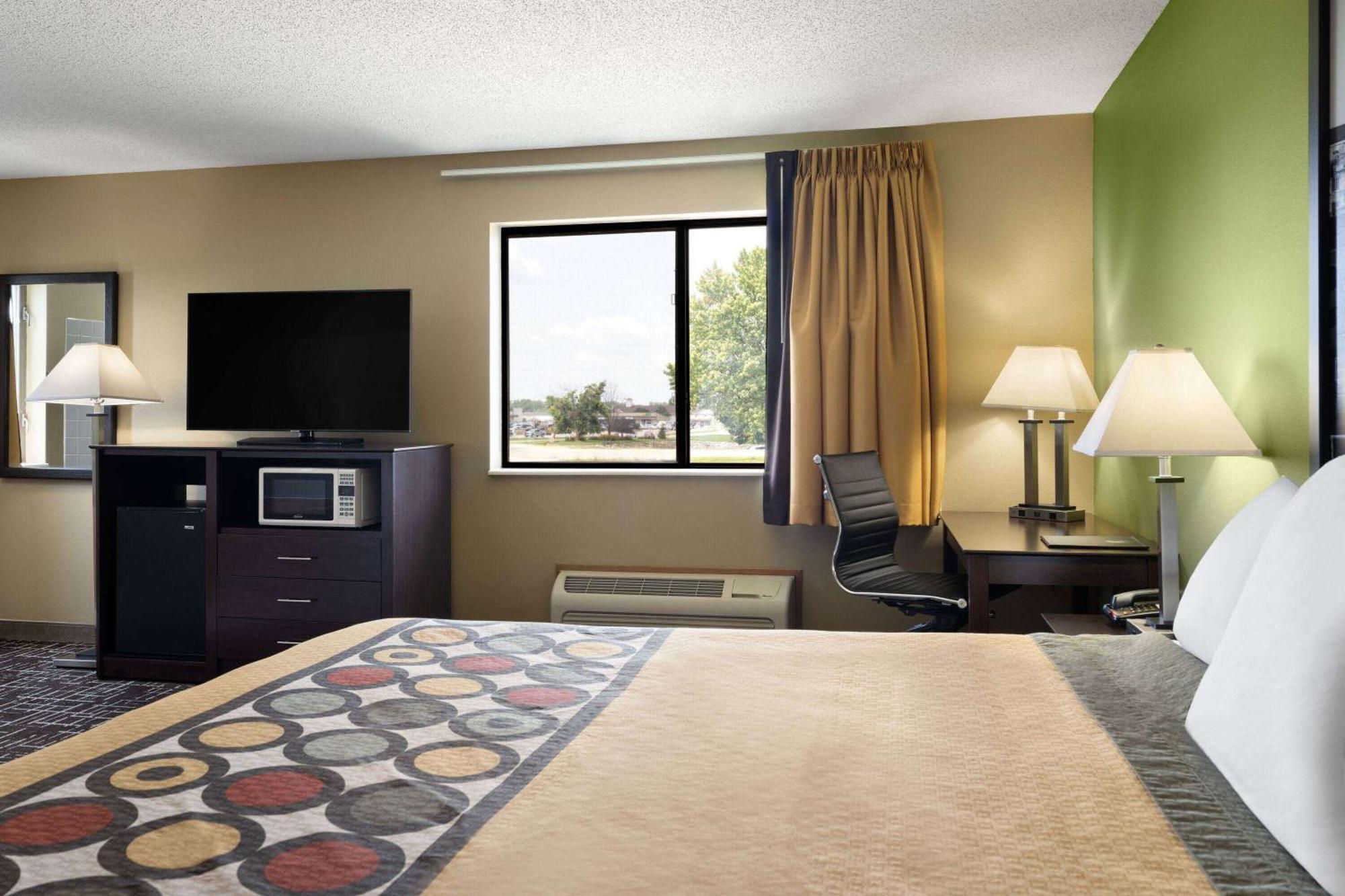 Super 8 By Wyndham Dyersville Экстерьер фото